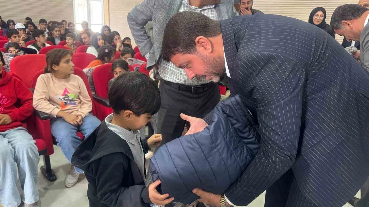 Mehmet Bozkuş, Hevsel’in Çiçekleri Projesi ile Dicle'de Öğrencilere Kışlık Bot ve Mont Dağıttı