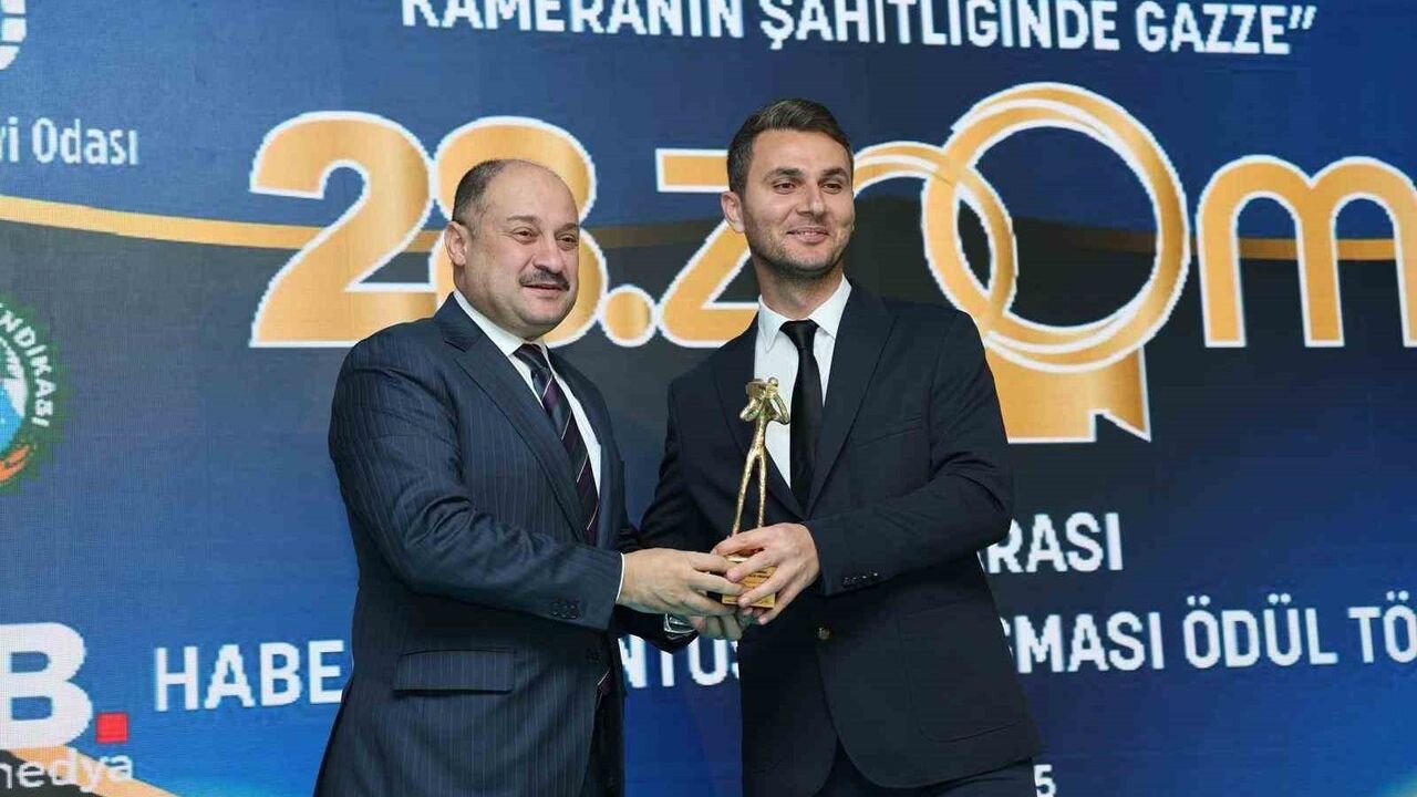 Mehmet Kasım Gülpınar'a 'Yılın En Şeffaf Belediye Başkanı' Onur Ödülü