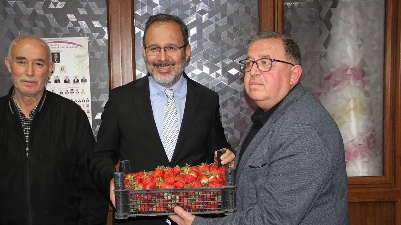 Mehmet Muharrem Kasapoğlu Kula Esnaf ve Sanatkârlar Odası’nı Ziyaret Etti: Esnafın Potansiyeli ve İş Birliği Vurgusu