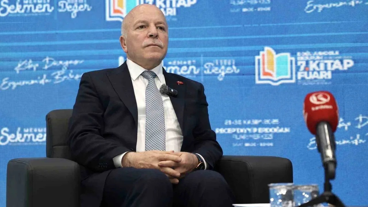 Mehmet Sekmen, Doğu Anadolu Erzurum 7. Kitap Fuarı'nda Kitapseverlerle Buluştu