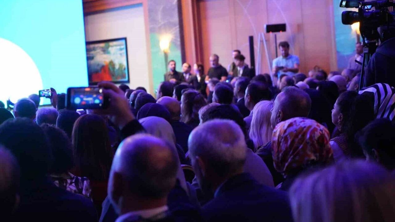 Memişoğlu: Sağlıkta dijital dönüşümde yerli yapay zekâ ve tam bağımsızlık hedefi