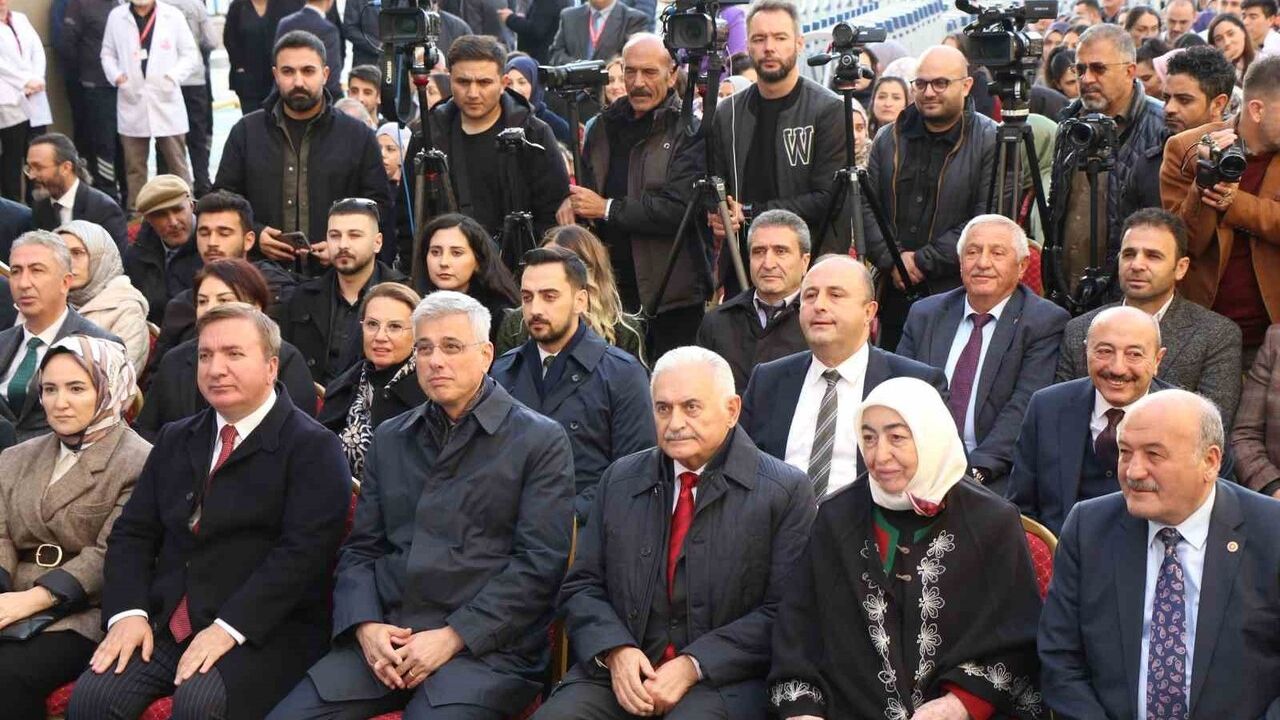 Memişoğlu: Türkiye, sağlıkta bölgesinin güven veren ülkesi oldu — Erzincan'da 500 yataklı hastane açıldı