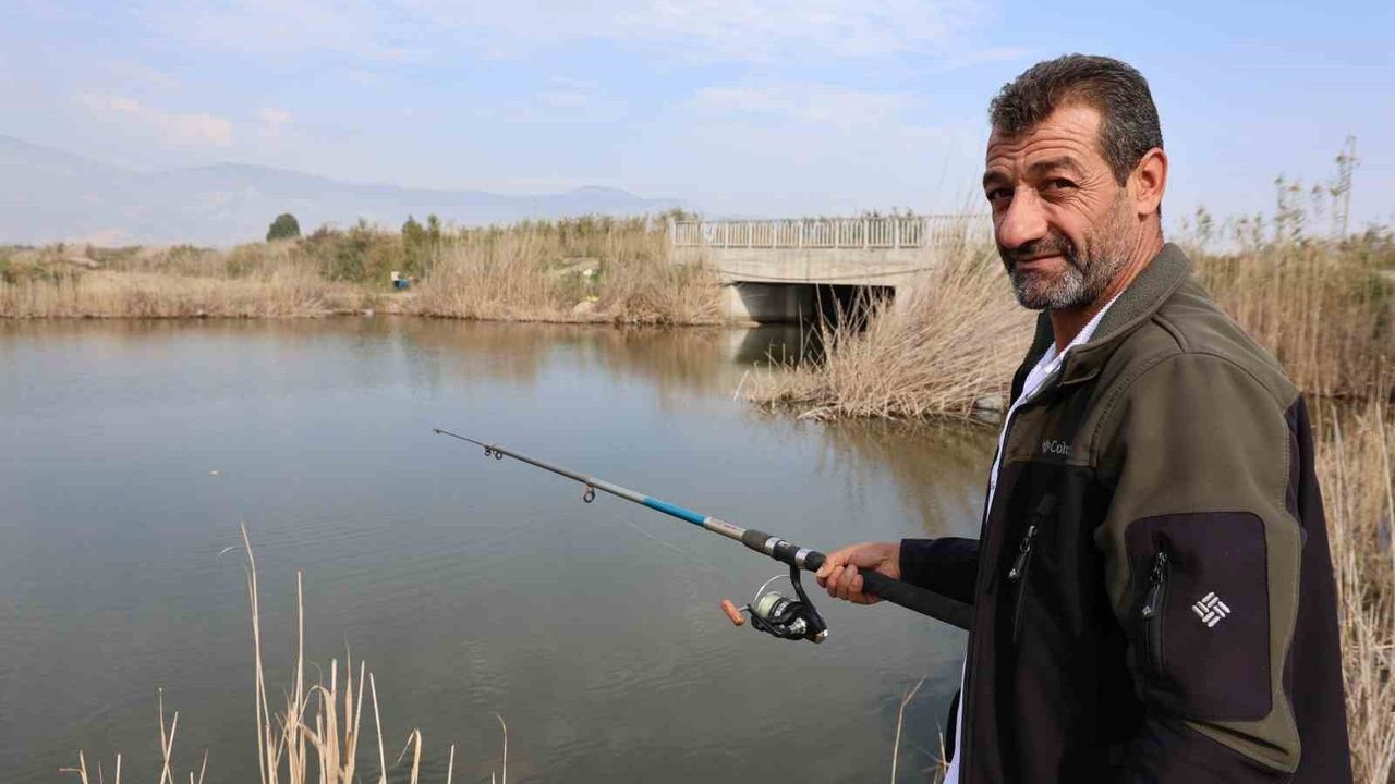 Menderes Deltası'nda olta balıkçılığı: Sulak alanlar stres atmak isteyenlerin tercihi