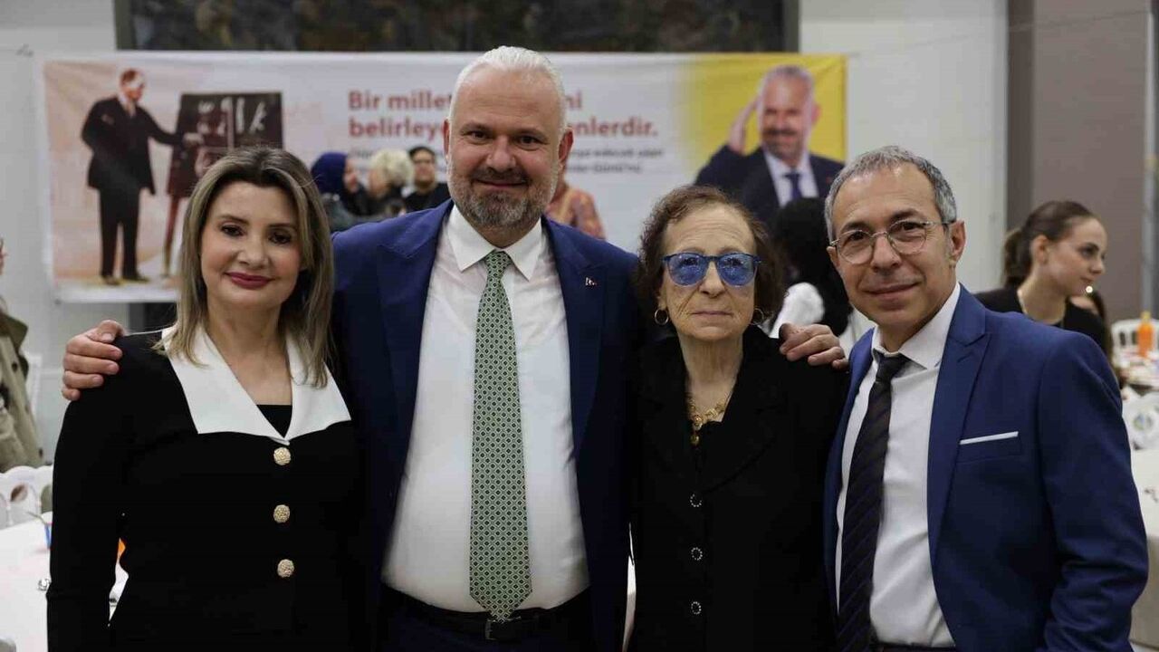 Menemen'de Öğretmenler Günü: Başkan Pehlivan'dan teşekkür ve eğitim desteklerinin vurgulanması