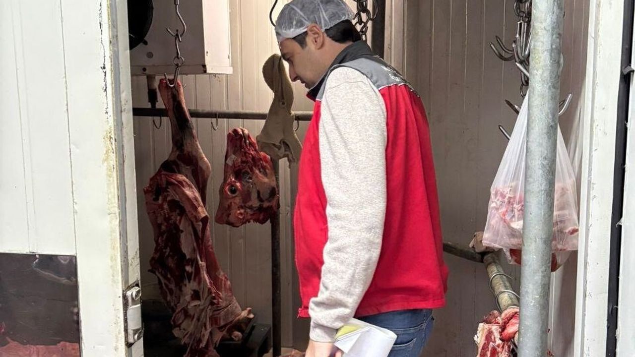 Menteşe’de kasaplara kapsamlı denetim: Hijyen ve saklama standartları incelendi