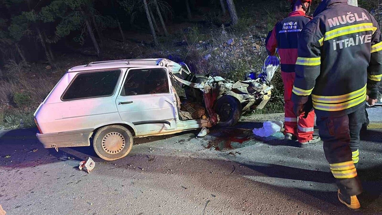 Menteşe’de tek taraflı trafik kazası: 1’i ağır 2 yaralı