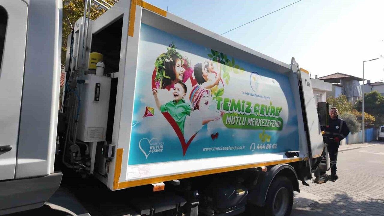 Merkezefendi'de çöp kamyonlarına koku giderici sistem entegre edildi