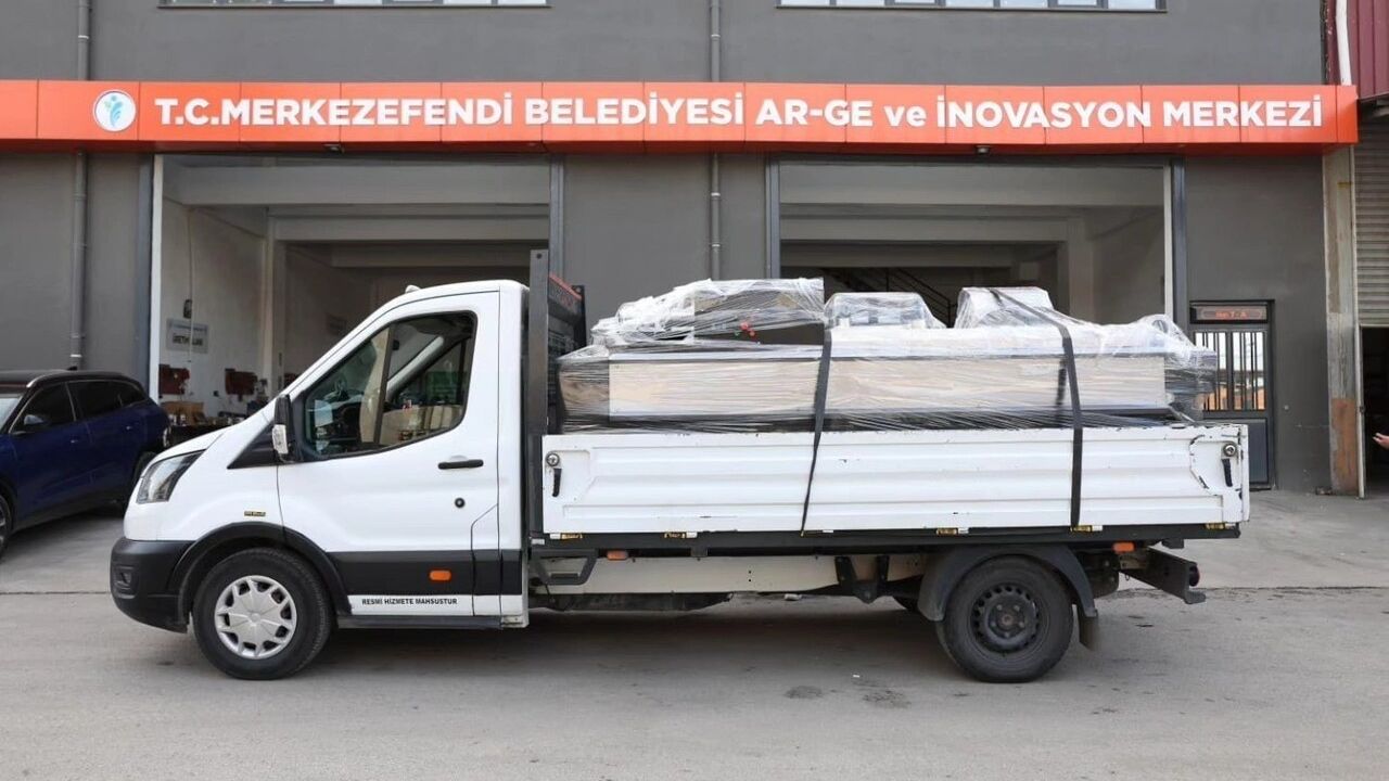 Merkezefendi'nin 33'ncü mama makinesi Çerkezköy Belediyesi'ne teslim edildi