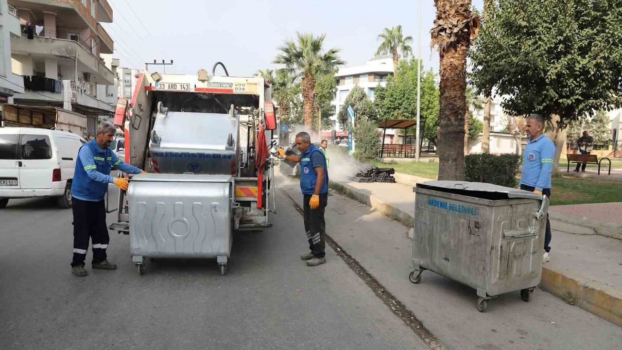 Mersin Akdeniz'de temizlik çalışmaları: 275 yeni çöp konteyneri teslim edildi, 260 adet daha planlanıyor