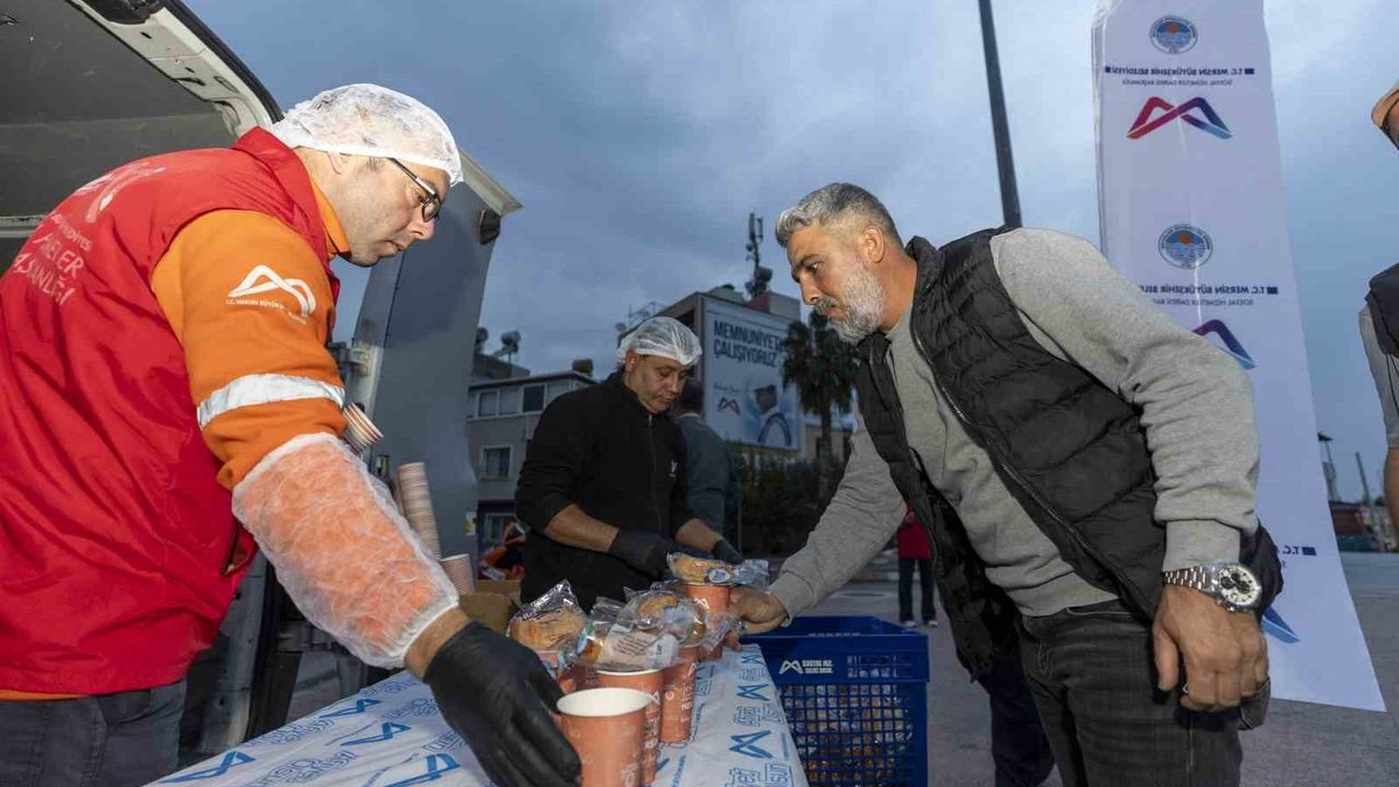 Mersin'de '1 Ekmek 1 Çorba' projesi kış boyunca 60 noktada devam ediyor