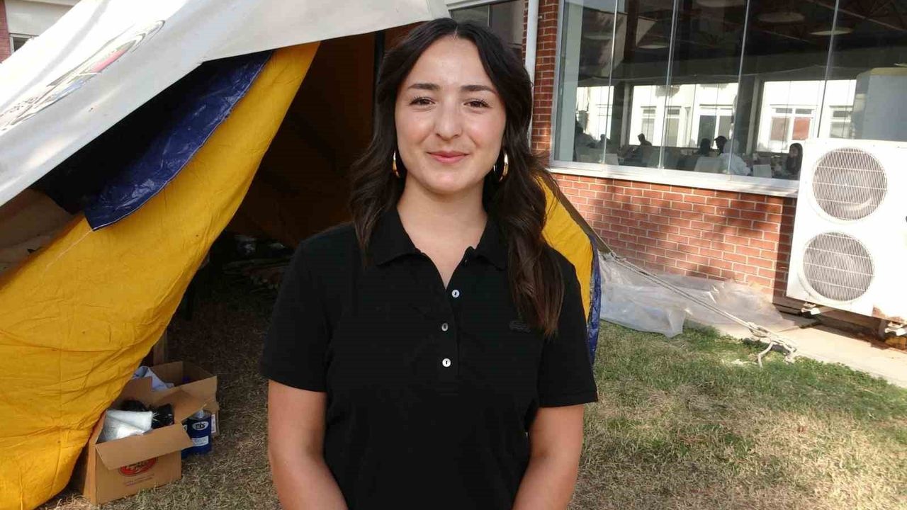 Mersin'de 16 metrelik Fin balinasının iskeleti birleştiriliyor