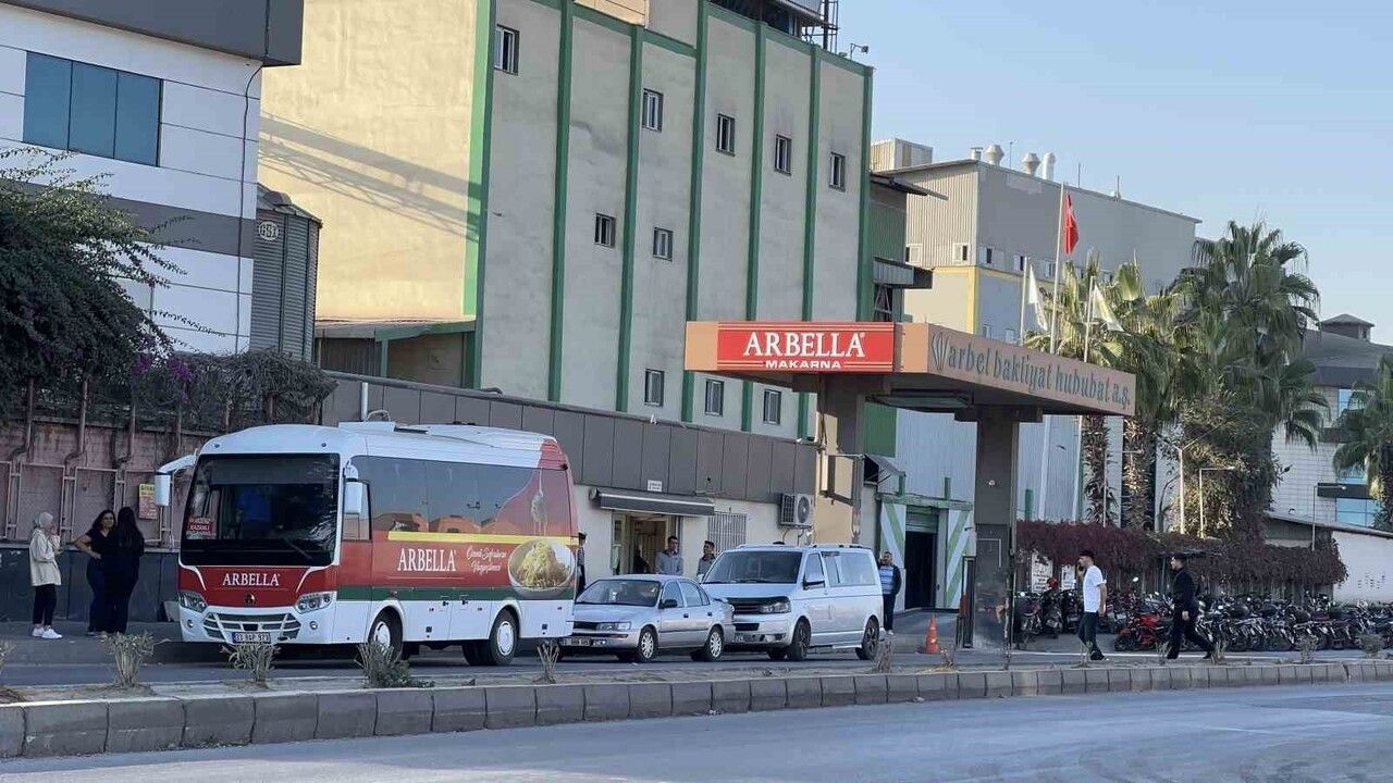 Mersin'de Arbel Makarna Fabrikasında zirai ilaç şüphesi: 11 işçi hastaneye kaldırıldı