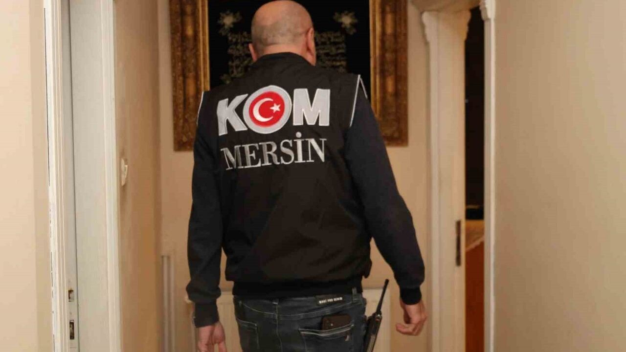 Mersin'de gümrük rüşvet operasyonu: 6'sı memur 11 kişi tutuklandı