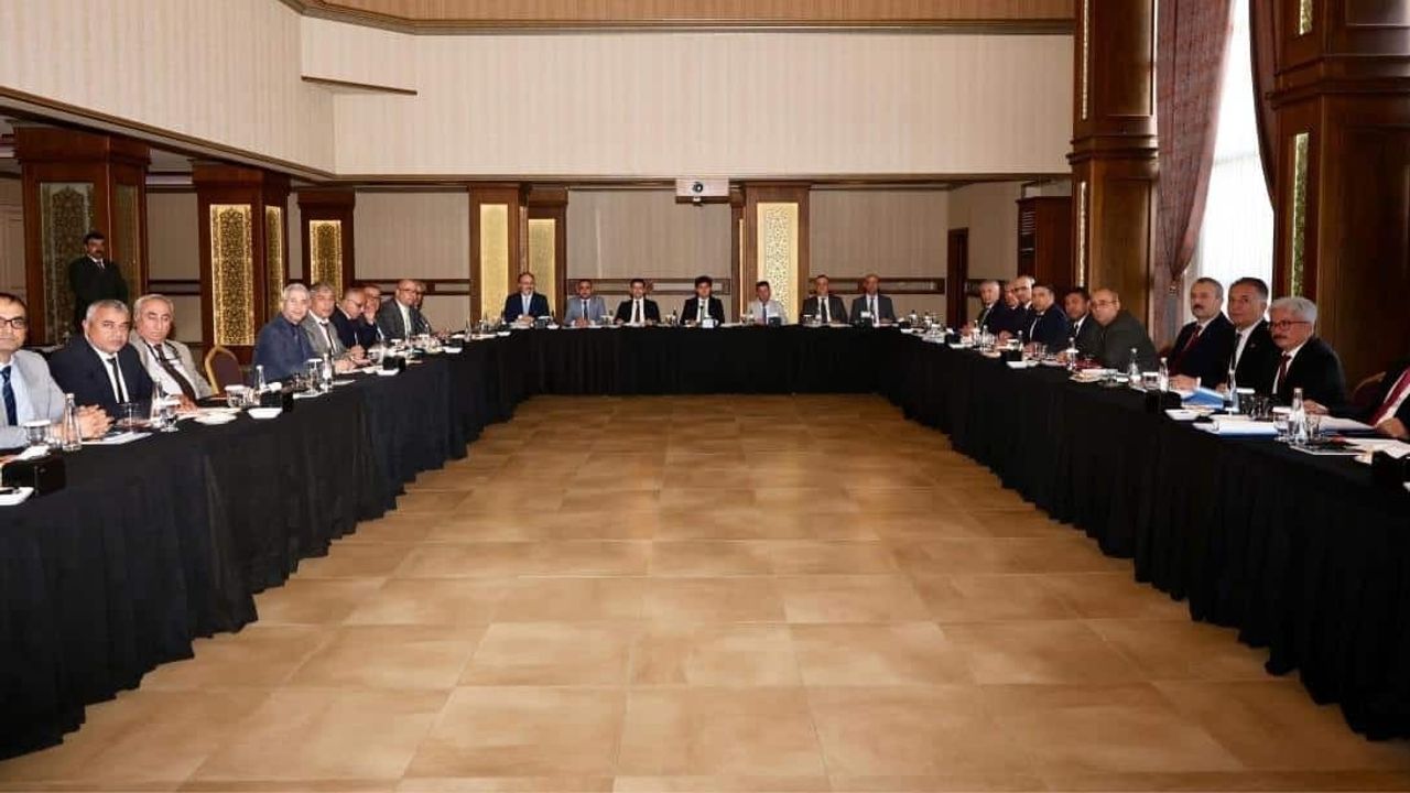 Mersin'de İlçe Milli Eğitim Müdürleri Kurulu Toplantısı: 2025-2026 Eğitim Yılı Hazırlıkları