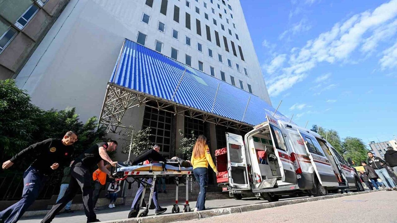 Mersin'de Metropol İş Merkezi'nde Yangın ve Kurtarma Tatbikatı — 424 Tatbikatta 55 Bin Kişi Tahliyesi