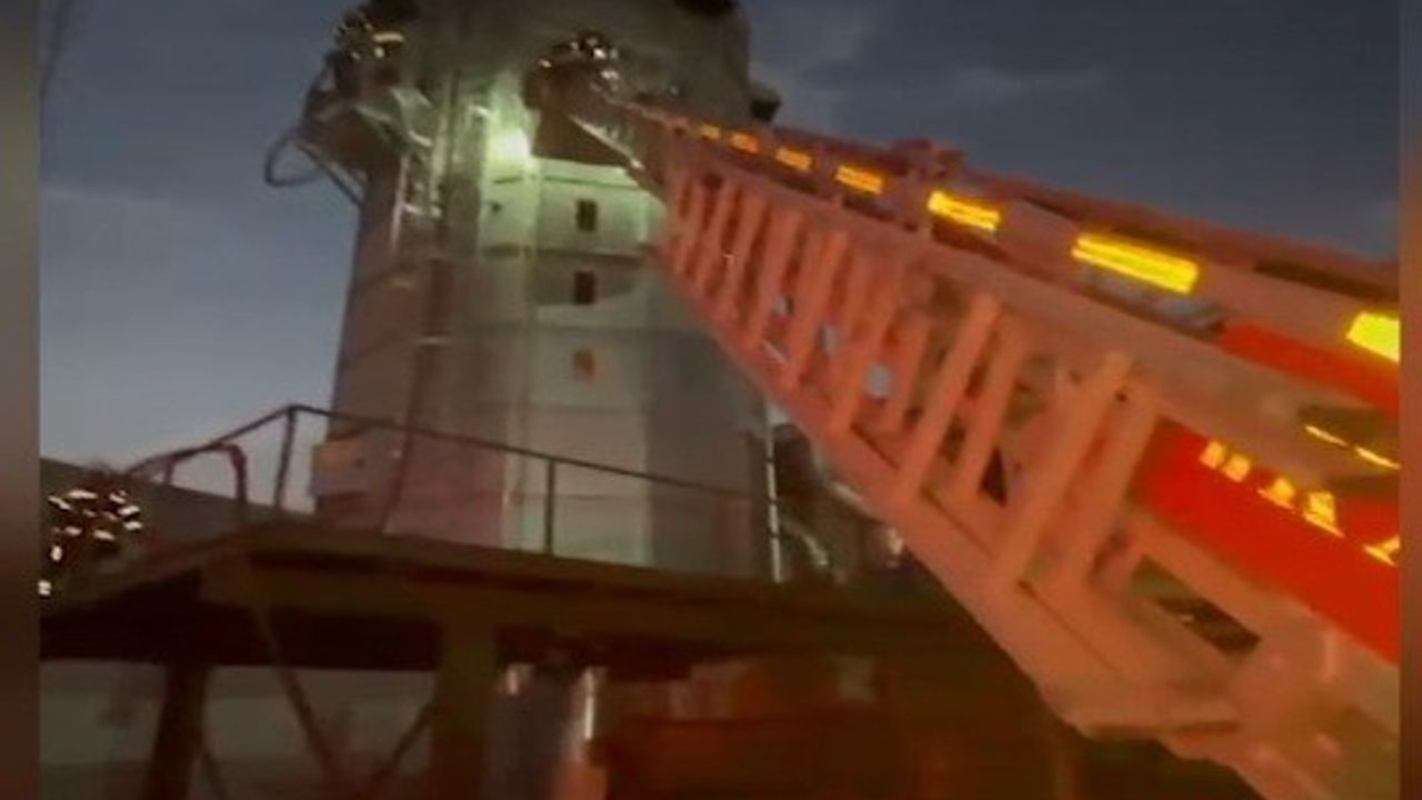 Mersin'de mobilya imalathanesinin talaş silosu yangını büyümeden söndürüldü