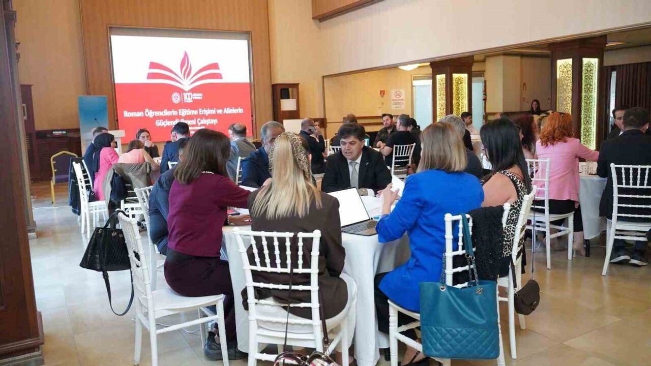 Mersin’de Roman Öğrencilerin Eğitime Erişimi ve Ailelerin Güçlendirilmesi Çalıştayı Düzenlendi