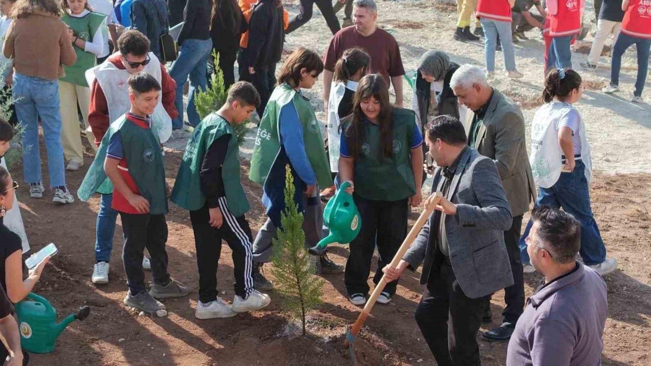 Mersin'de 'Yeşil Vatan Seferberliği' kapsamında 500 fidan dikildi