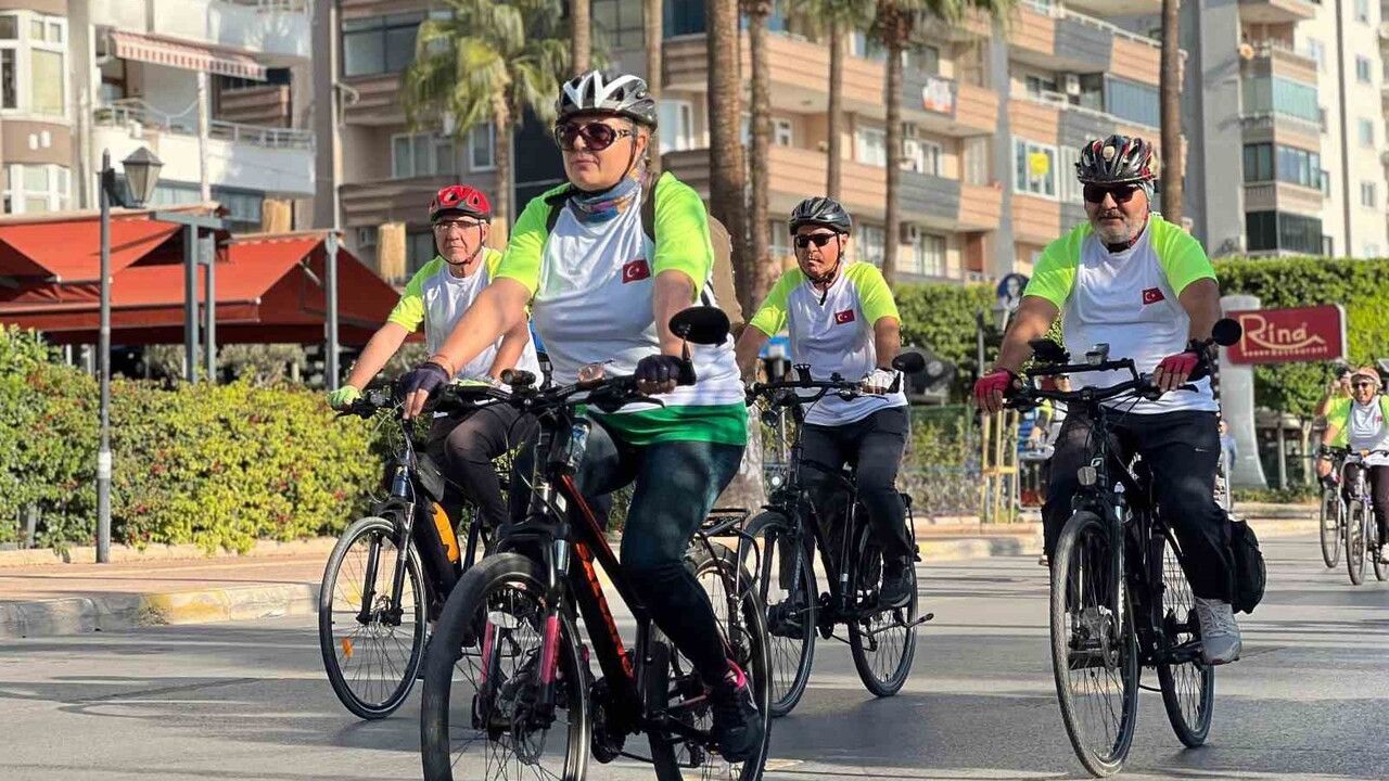 Mersin'de Yüzlerce Katılımcıyla Bisiklet Turu: MTSO Öncülüğünde Pedallar Döndü