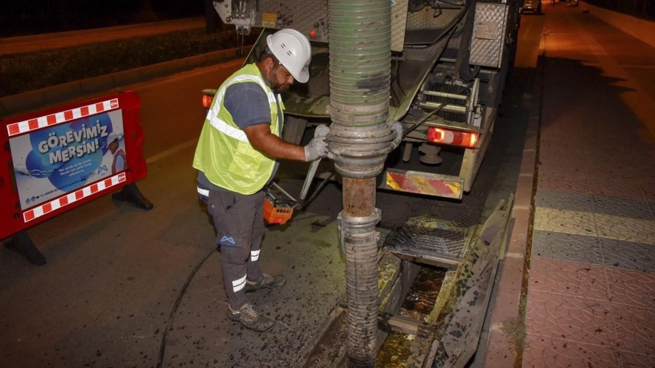 MESKİ, 7/24 temizlik ve bakım çalışmalarıyla yağış kaynaklı taşkın riskini azaltıyor