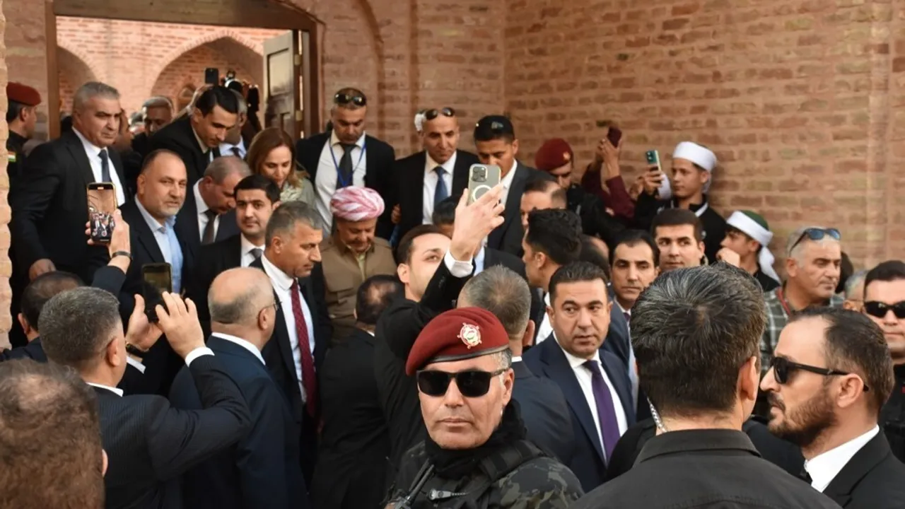 Mesut Barzani Cizre’de sempozyum sonrası Mem U Zin Türbesi ve Kırmızı Medrese’yi ziyaret etti