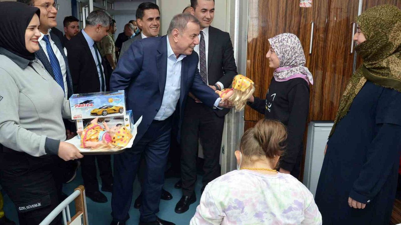 Midyat Devlet Hastanesi'nde 'Gülümse Midyat, Umut Çocuklarda' projesiyle çocuklara moral etkinliği