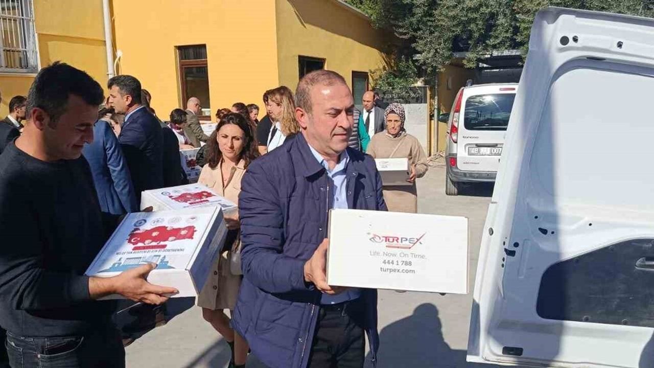 Milas’tan 81 ile hediye: "Hediyem 81 İlin 81 Öğretmenine" paketleri yola çıktı