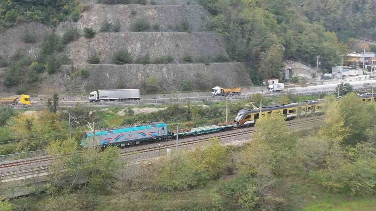 Milli Banliyö Tren Seti Projesi: Dördüncü Set Gaziantep Büyükşehir Belediyesi'ne Teslim Edildi