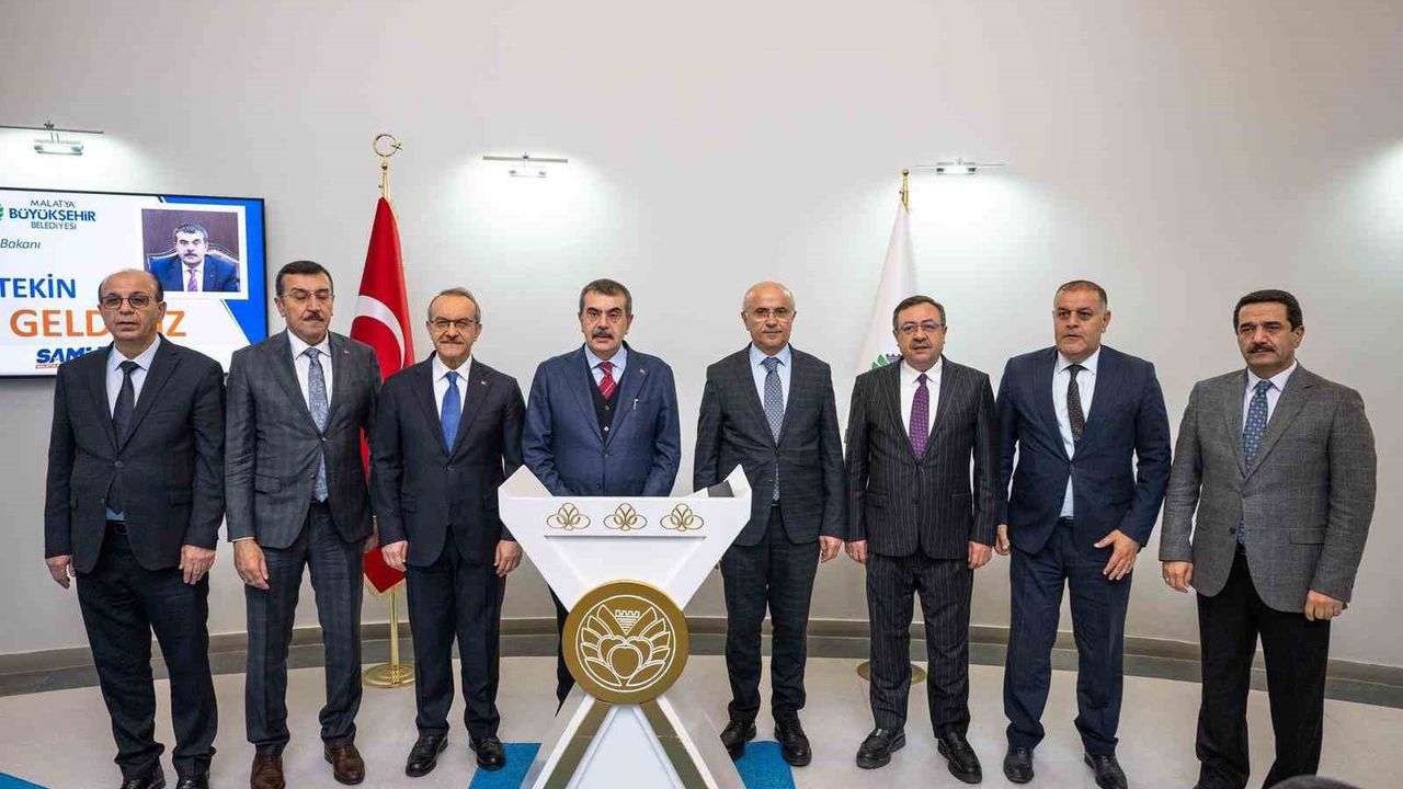 Millî Eğitim Bakanı Yusuf Tekin Malatya'da: Eğitim Yatırımları ve Kütüphane Projesi Görüşüldü