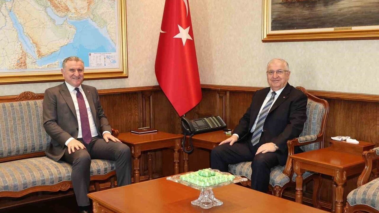 Milli Savunma Bakanı Yaşar Güler, Gençlik ve Spor Bakanı Osman Aşkın Bak ile MSB'de görüştü