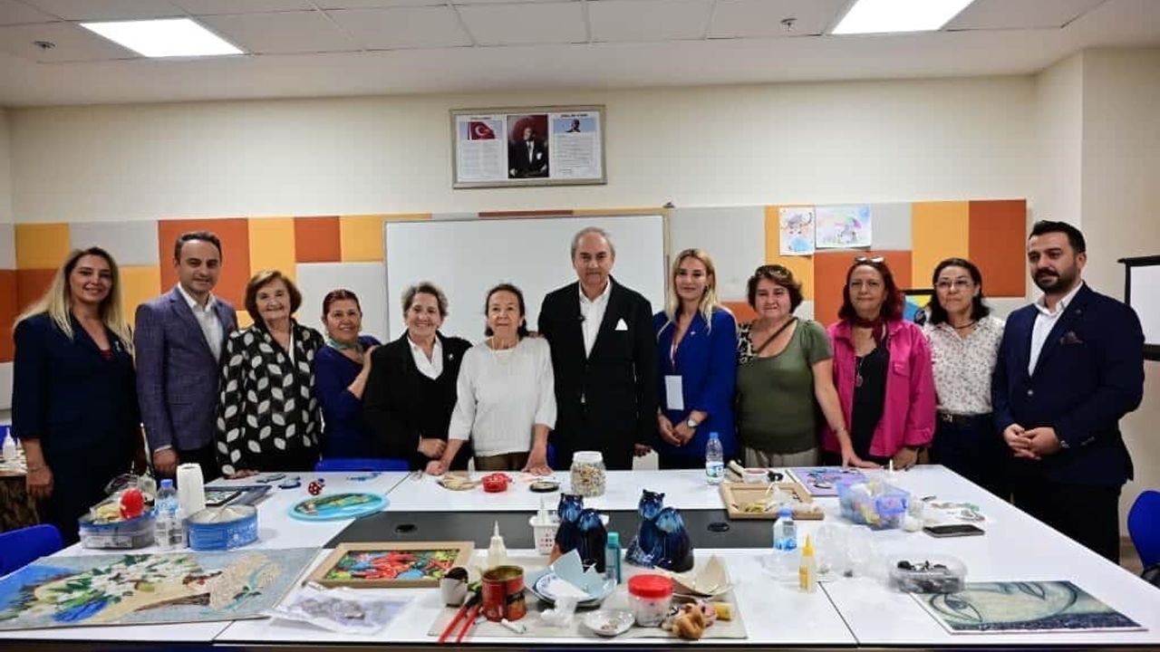 Mimar Sinan Akademi'nin Görsel Sanatlar ve Sanatsal Mozaik Atölyesi Kepez'te 50–90 Yaş Arası Sanatseverleri Buluşturdu