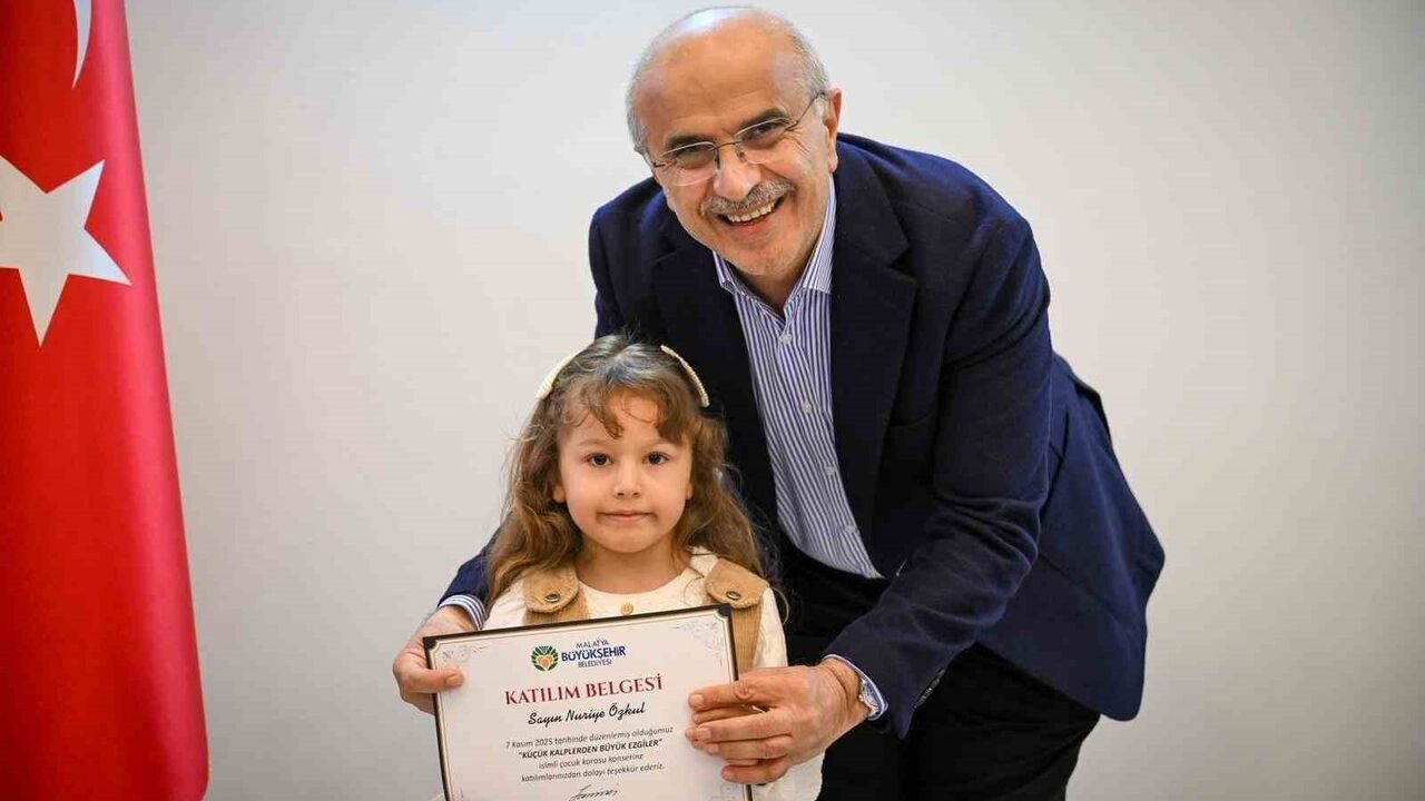 Minik Kalplerden Büyük Ezgiler: Başkan Sami Er çocuk korosunu kabul etti