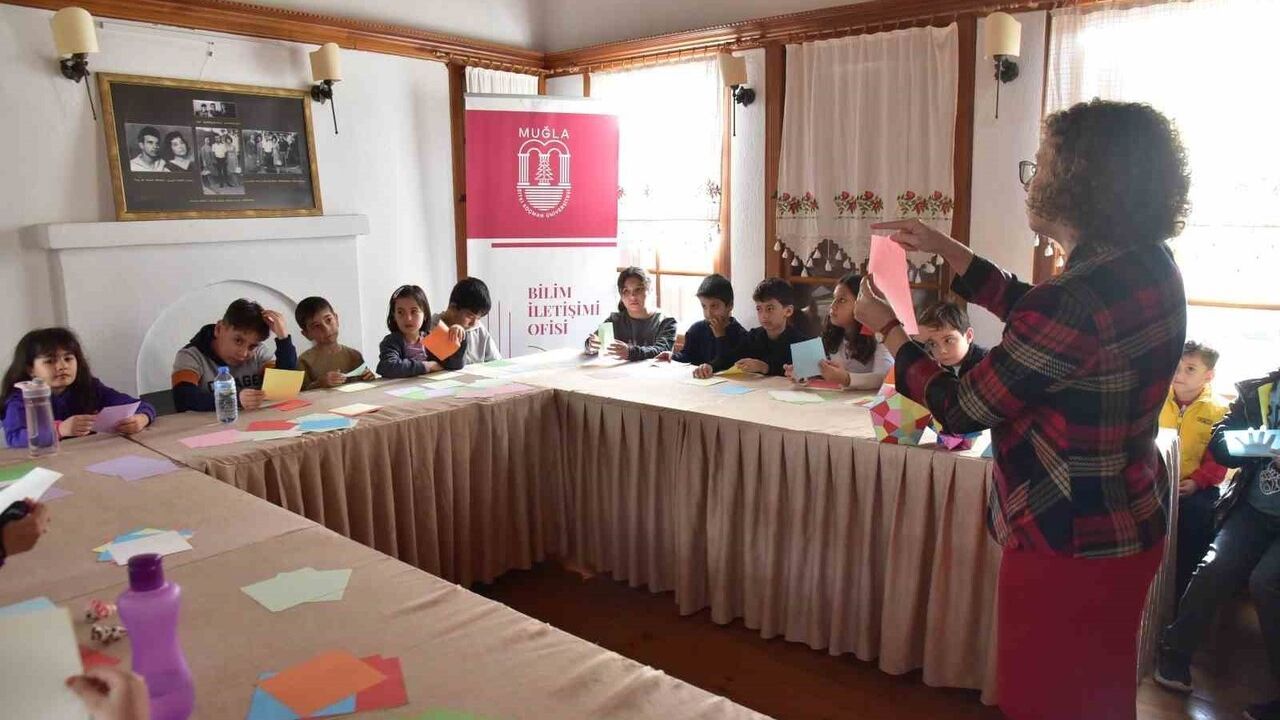 MSKÜ'de 'Katla, Keşfet, Öğren' Atölyesi: Çocuklar Origami ile Geometrik Düşünmeyi Keşfetti