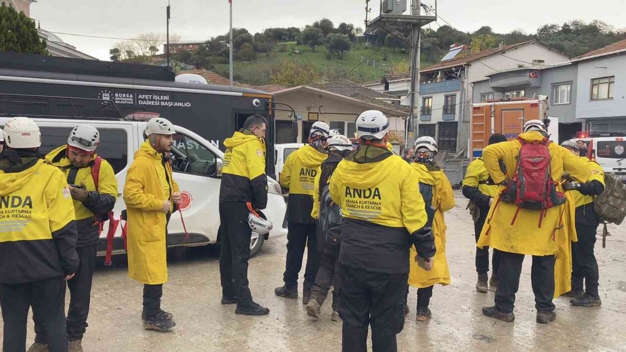 Mudanya'da Alzheimer Hastası 80 Yaşındaki Mustafa Abi İçin Arama Çalışmaları Sürüyor