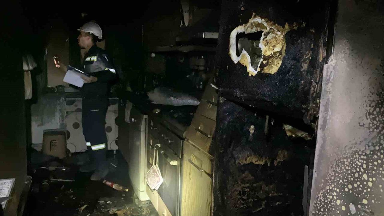 Mudanya'da Feyizoğlu Apartmanı'nda beşinci yangın: 7 numaralı dairede buzdolabı kaynaklı kısa devre