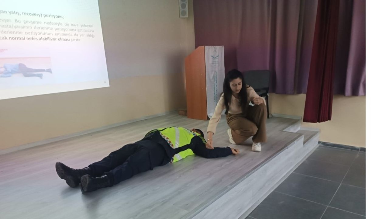 Mudurnu'da taşımalı eğitim servis şoförlerine ilk yardım eğitimi verildi