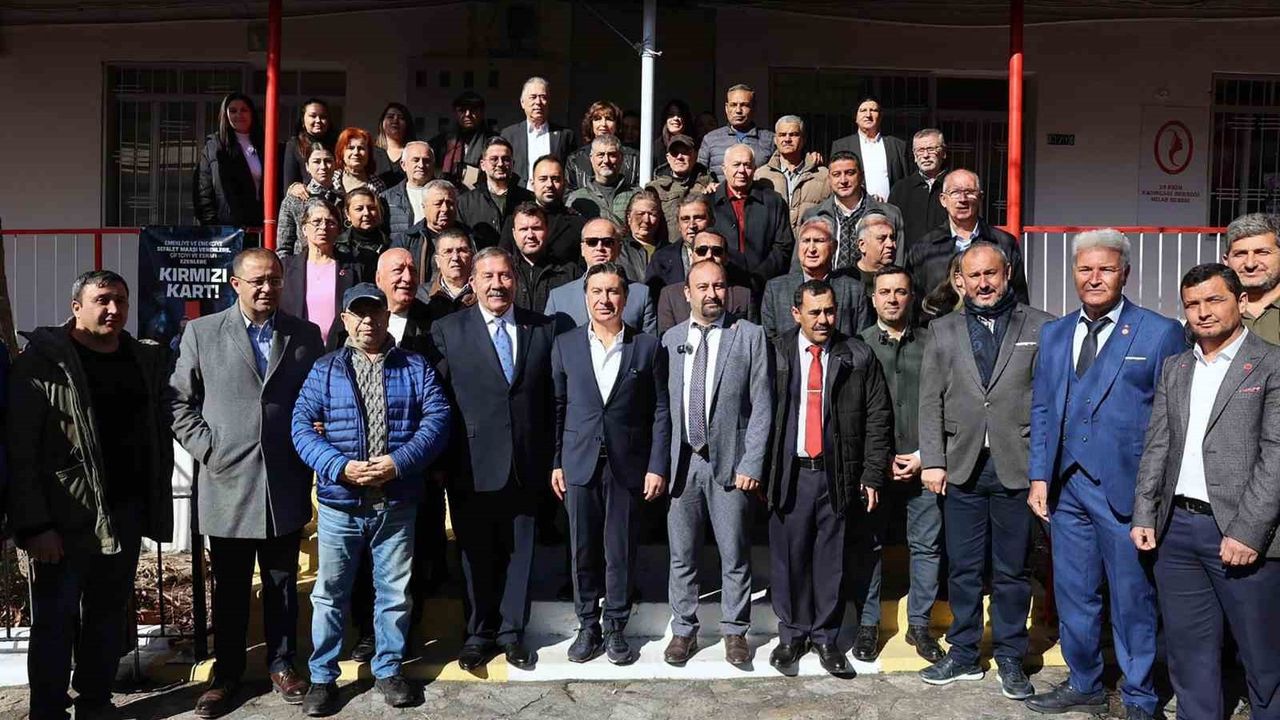 Muğla Büyükşehir 13 ilçede 574 muhtara afet yeleği dağıtıyor