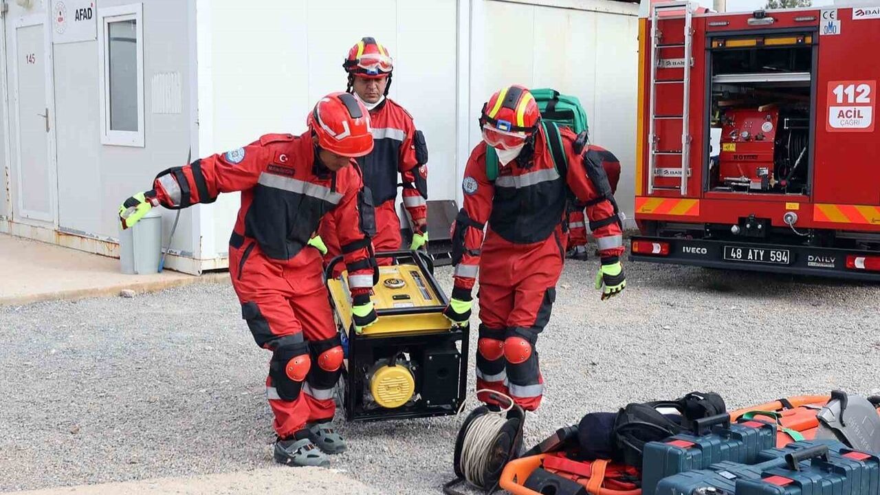 Muğla Büyükşehir İtfaiyesi AFAD Hafif Seviye Akreditasyon Programını tamamladı