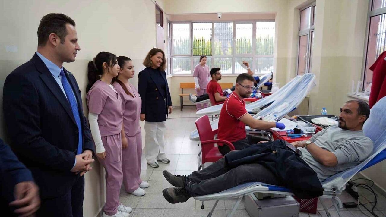 Muğla'da Öğretmenler 24 Kasım'da 'Kan Dostum Öğretmenim' Kampanyasına Destek Verdi