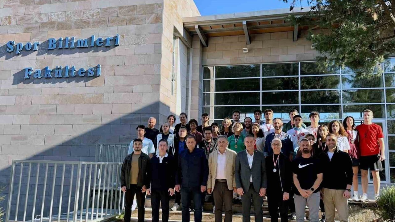 Muğla Sıtkı Koçman Üniversitesi'nde Cumhuriyet’in 102. yılı spor etkinlikleriyle kutlandı