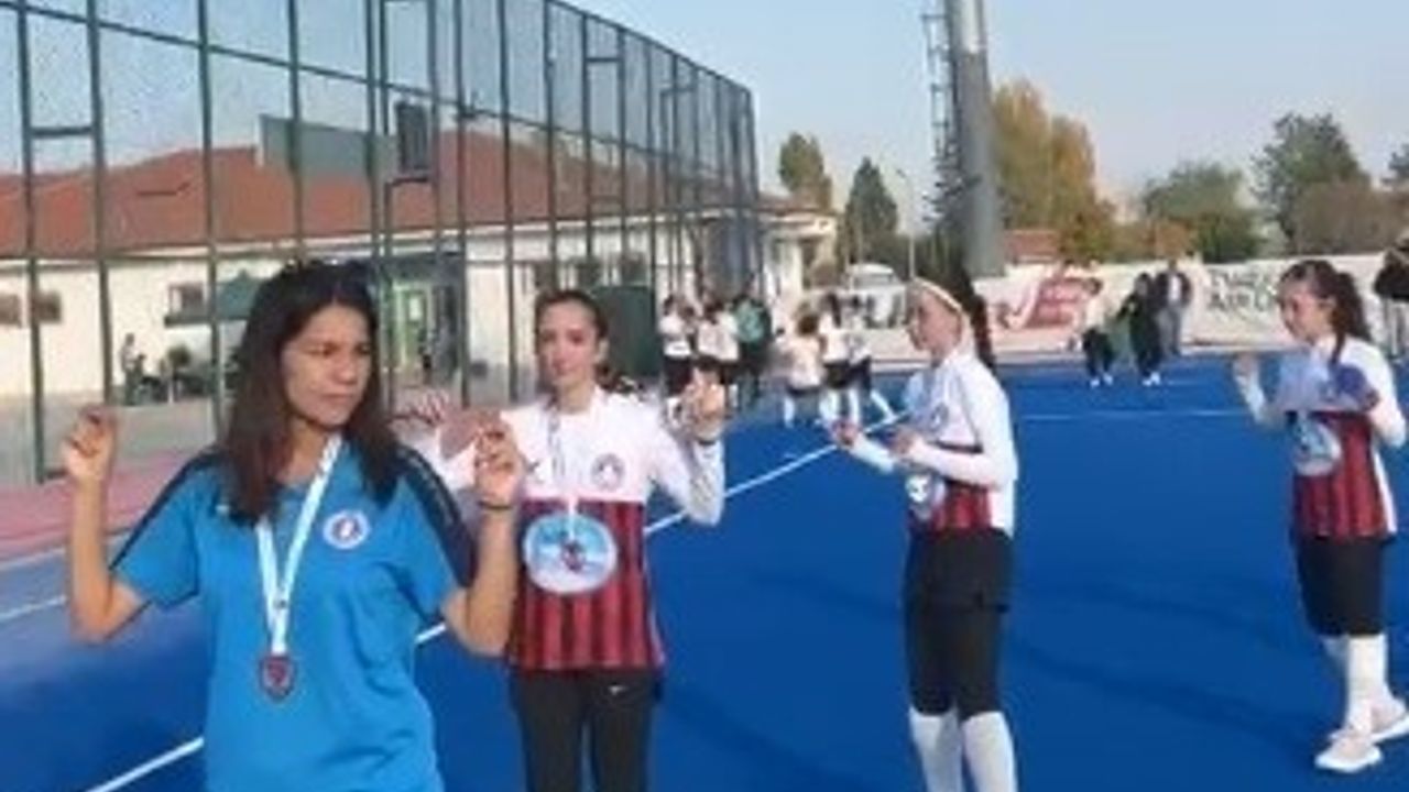 Muğla U13 Kızları Konya'da Türkiye Şampiyonu oldu; zafer Muğla zeybeğiyle kutlandı