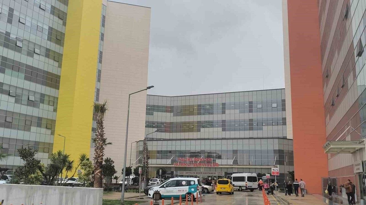 Muhittin Böcek Antalya Şehir Hastanesi'nde Tetkik Edildi, Endoskopi Sonrası Cezaevine Döndü