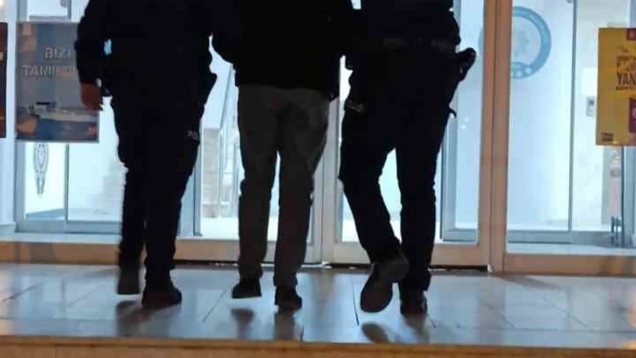 Muratlı'da Fabrika Bahçesinden 1 Milyon TL Değerinde Bakır Kablo Hırsızlığı: 4 Kişi Tutuklandı