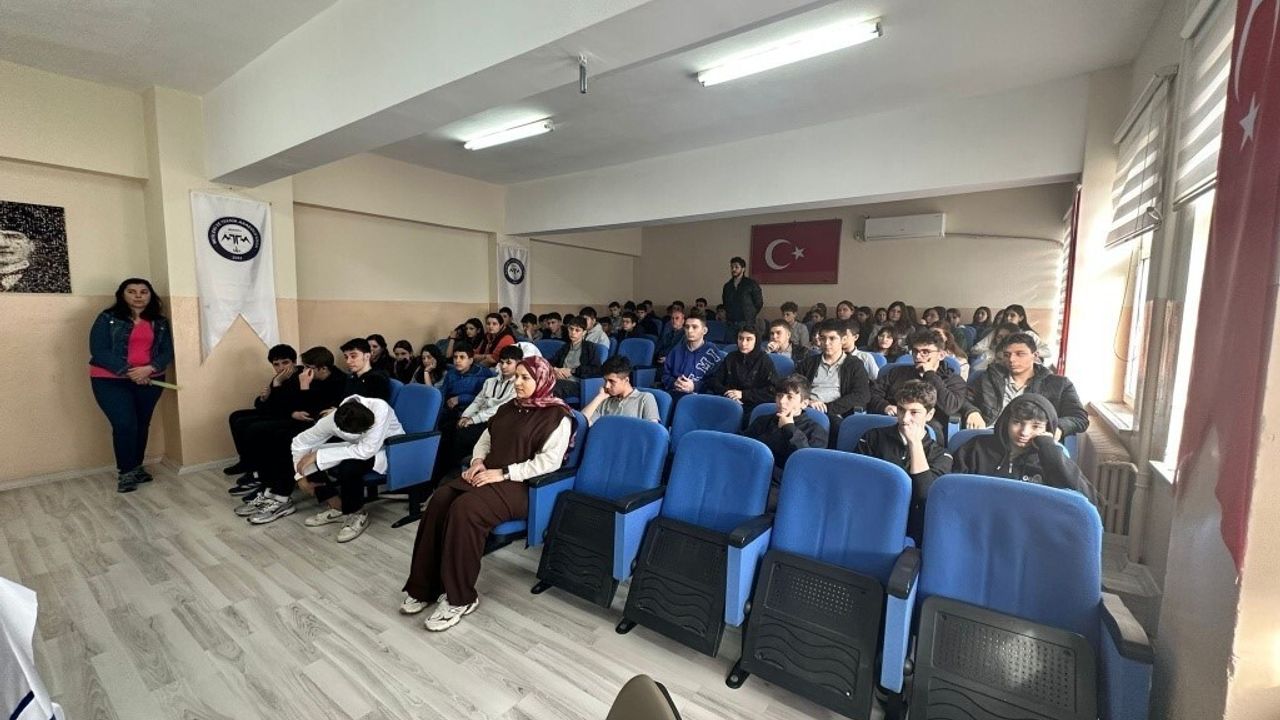 Muratlı Mesleki ve Teknik Anadolu Lisesi'nde akran zorbalığı semineri: Öğrencilerde farkındalık ve başa çıkma yöntemleri
