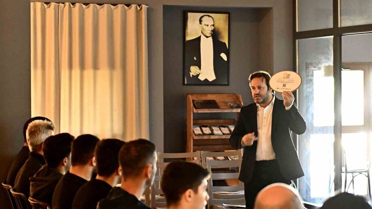 Muratpaşa’da 48 personele gıda güvenliği ve hijyen eğitimi