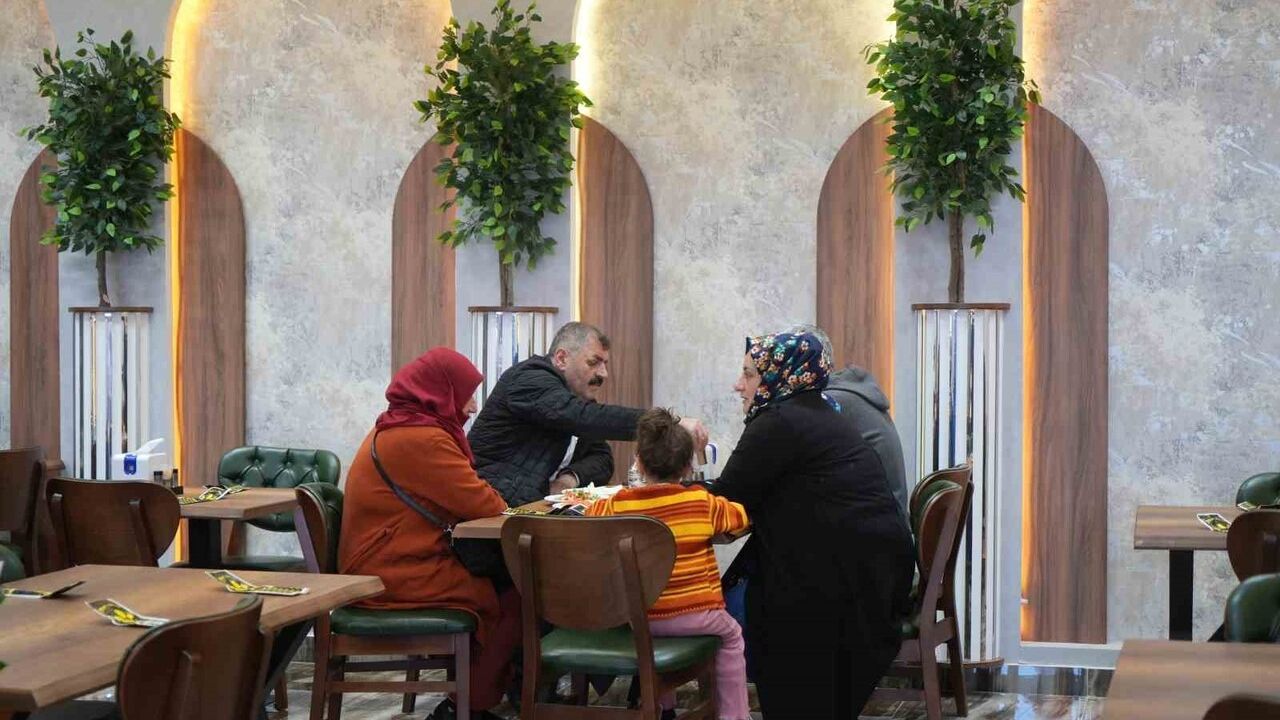 Muş'ta 15 Yıldır Tandırda Hazırlanan Büryan Geleneği Marka Haline Geliyor