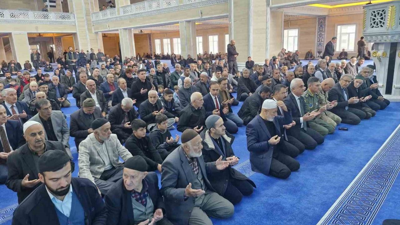 Muş'ta İmam Şafii Camii'nde şehitler için mevlit programı düzenlendi