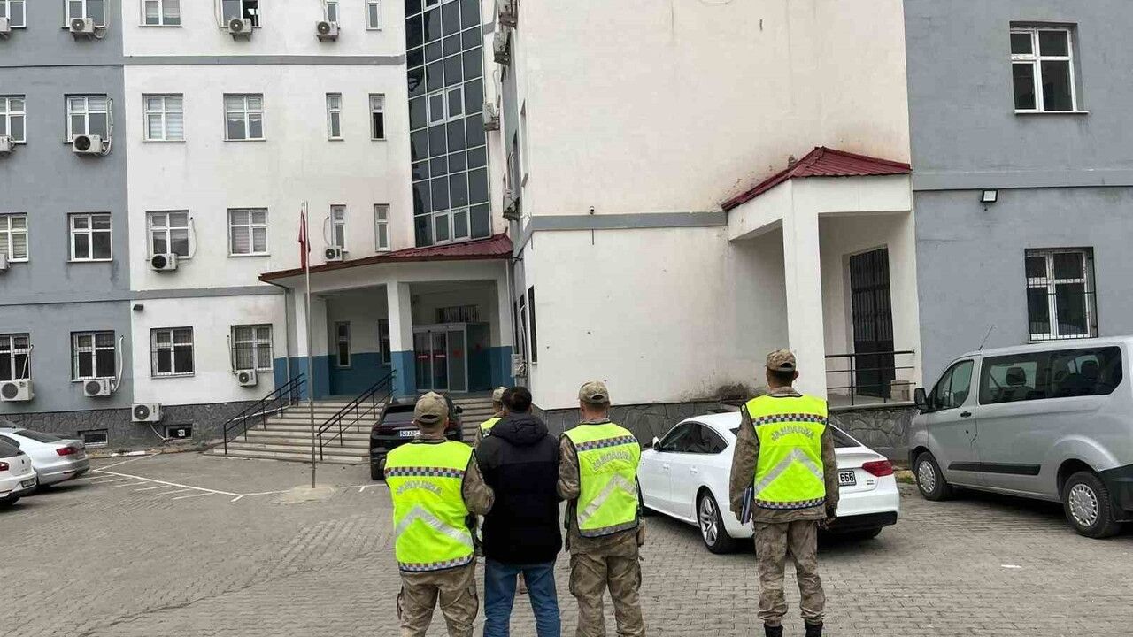 Muş'ta jandarmanın devriyesinde hakkında 7 yıl 6 ay kesinleşmiş hapis cezası bulunan hükümlü yakalandı