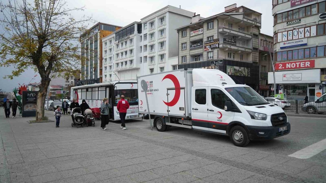 Muş'ta Kızılay'ın mobil kan bağışı kampanyasına ilgi düşük kaldı