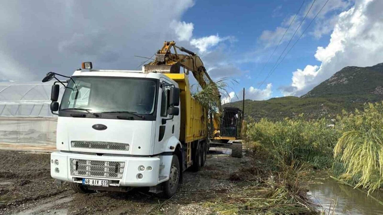 MUSKİ, Fethiye ve Seydikemer'de 77 bin 100 metre dere temizliği gerçekleştirdi